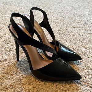 Fashion Nova Black Snakeskin pumps heels